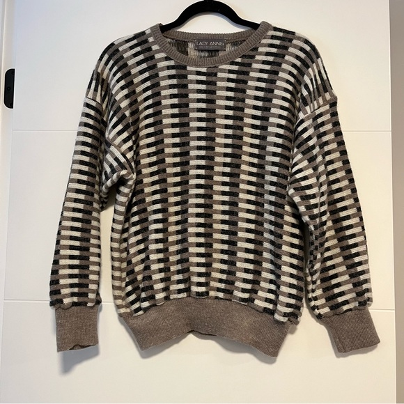 Lady Anne | Vintage Knit Sweater - Picture 1 of 12